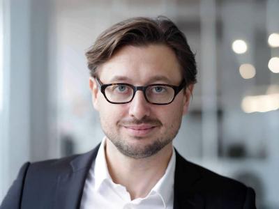 Noa Redington, politisk kommentator  Dansk politik lige nu – uden filter