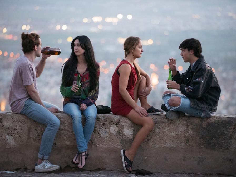 fire unge nyder udsigten over Granada