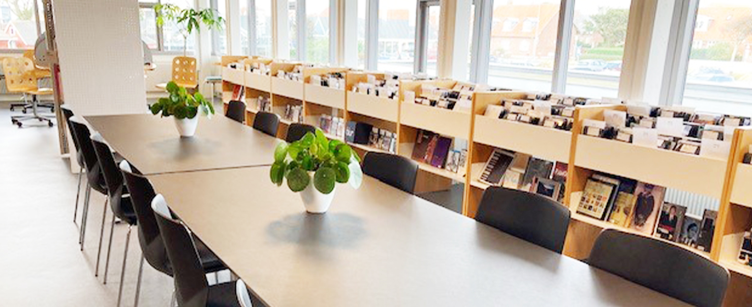 Langbord på Ringkøbing Bibliotek